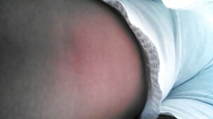 Amant baise sa femme en bas porn fille vierge rouges en anal pendant que son mari n'est pas à la maison