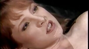 Il a appelé sa maîtresse au balcon dans sa bouche pour donner et planter dans la fille vierge xxx chatte