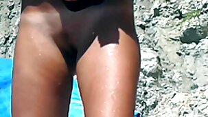 Giclée blonde sexy à la mer à Vlad xxx video vierge