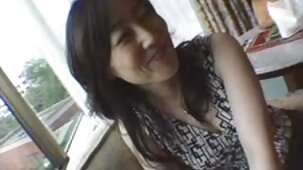 La fille vierge porn femme au foyer a attendu le soutien de famille du travail