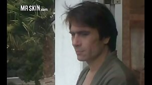 Belle-mère coincée et son beau-fils de 20 ans baisé et foutre dans film porno vierge la bouche