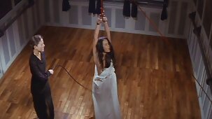 Étiré le propriétaire de la chatte du manoir et video xxx fille vierge l'a bourré de sperme dans l'espoir qu'il volera