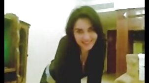 Sexe femme vierge porn avec une belle fille bouclée