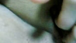 Caméra espion sous la douche. Ma demi-soeur porn fille vierge se lave