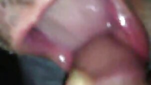 Rilynn Rea film porno femme vierge et Mercedes Carrera se font plaisir