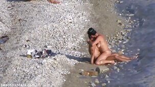 Frottez votre clitoris sur la bite du mec parce que je ne me sens xxx vierge pas du tout à l'intérieur du bébé