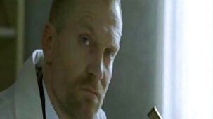 Jeune propriétaire de seins luxueux se masturbe dans la video xxx fille vierge voiture