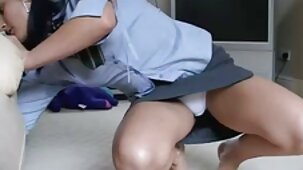 Voisin avec sa femme suce et chevauche la xxxx vierge bite