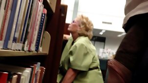 Maîtresse a sombré video porno fille vierge dans le léchage anal