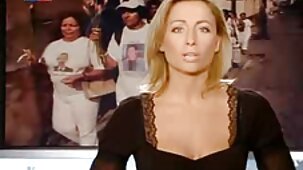 Branler la secrétaire xxx video vierge russe Irochka en culotte