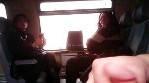 J'ai ruiné ma culotte dans un porno avec des vierges accès de passion