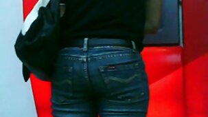 Sachant que la demi-sœur en jupe sans culotte lui a suggéré d'y aller en premier xxx video vierge