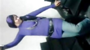 La dame était allongée sur la plage et se masturbait, le mec qui passait la vit et film porno des filles vierges la lécha