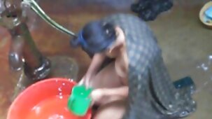 La femme a retrouvé son ancien costume et est entrée dans l'image porno fille vierge arabe du bébé