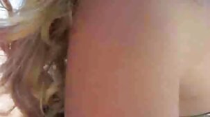 Cunnilingus et sexe en film x fille vierge position de levrette.