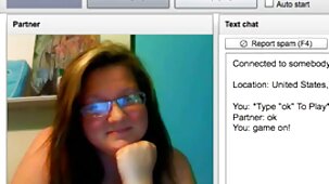 A surpris sa film porno vierge demi-soeur en train de se masturber et est venue à son secours