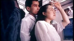 Une étudiante porn fille vierge asiatique en jupe a été utilisée comme préservatif