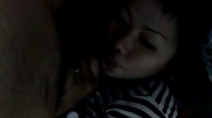 Personne ne baise une mère mature alors offrez-vous au moins une banane vierge xxx